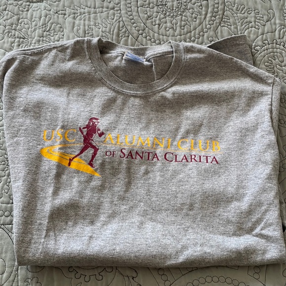 Gildan Other - USC Alumni Club T-shirt